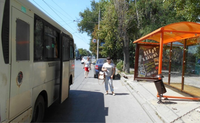 Фотография рекламного носителя, тип: Остановка 1.8x1.2, адрес: 40-летия Победы пр-т., ост. ПролетР "пер.Руднева", Ростов-на-Дону, Ростовская область, Россия. Сторона А №622061