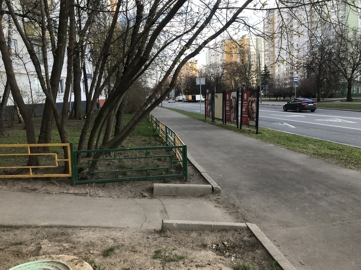 Фотография рекламного носителя, тип: Афиша 1.75x1.8, адрес: Бескудниковский б-р., д.32, стенд 3, Москва, Россия. Сторона А2 №882537