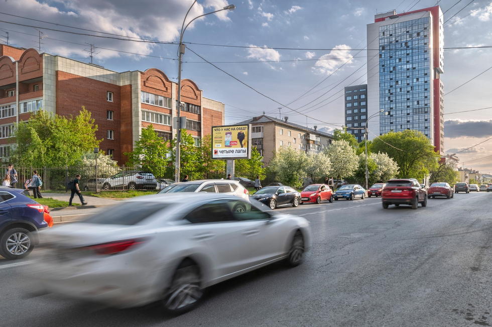 Фотография рекламного носителя, тип: Ситиборд 2.7x3.7, адрес: Гурзуфская ул., д.5 Х Московская ул., Екатеринбург, Свердловская область, Россия. Сторона Б1 №606918