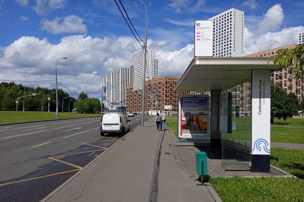 Фотография рекламного носителя, тип: Остановка 1.8x1.2, адрес: Поляны ул., д.7, Москва, Россия. Сторона А №823672
