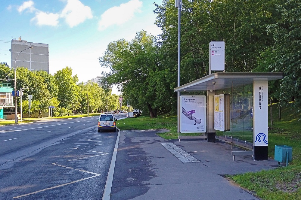 Фотография рекламного носителя, тип: Остановка 1.8x1.2, адрес: Дорожная ул., ост. Дорожная ул., поз.2, Москва, Россия. Сторона А №1066099
