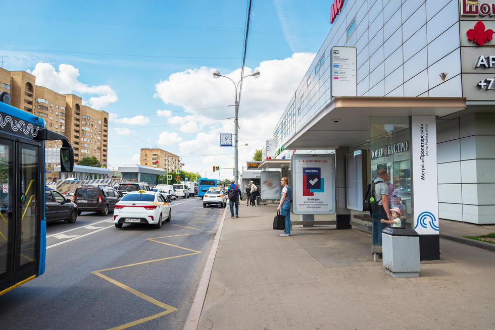 Фотография рекламного носителя, тип: Остановка 1.8x1.2, адрес: Крестьянская Застава пл., ост. м. Пролетарская, Москва, Россия. Сторона А №1022703