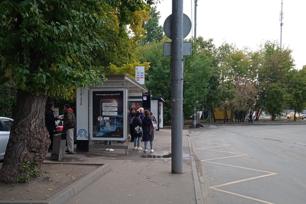 Фотография рекламного носителя, тип: Остановка 1.8x1.2, адрес: Новозаводская ул., ост. метро "Фили", Москва, Россия. Сторона Б №997648