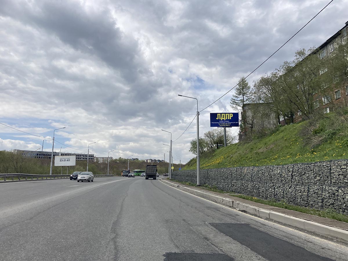 Фотография рекламного носителя, тип: Билборд 3x6, адрес: Академика Королева ул., д.21, Петропавловск-Камчатский, Камчатский край, Россия. Сторона A №993683