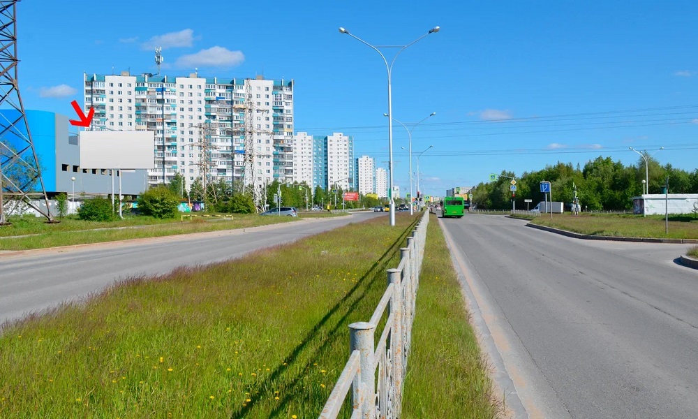 Фотография рекламного носителя, тип: Билборд 3x6, адрес: Интернациональная ул., д.11, поз.1, Нижневартовск, Ханты-Мансийский автономный округ – Югра, Россия. Сторона Б №676209
