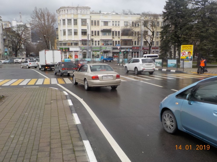 Фотография рекламного носителя, тип: Нестандартный ситиформат, адрес: Советов ул. Х Свободы ул., поз.1, Новороссийск, Краснодарский край, Россия. Сторона А №587807