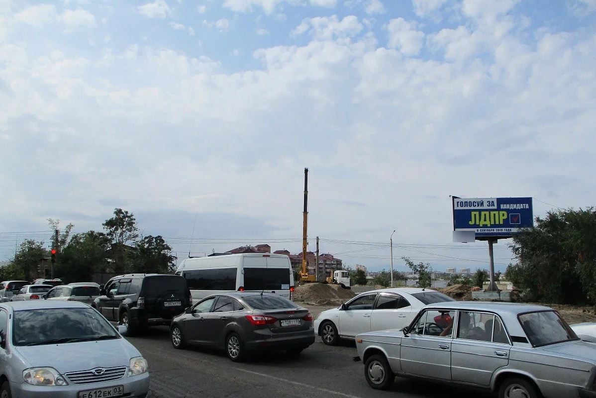 Фотография рекламного носителя, тип: Билборд 3x6, адрес: Сахьяновой ул., Улан-Удэ, Республика Бурятия, Россия. Сторона А №958193