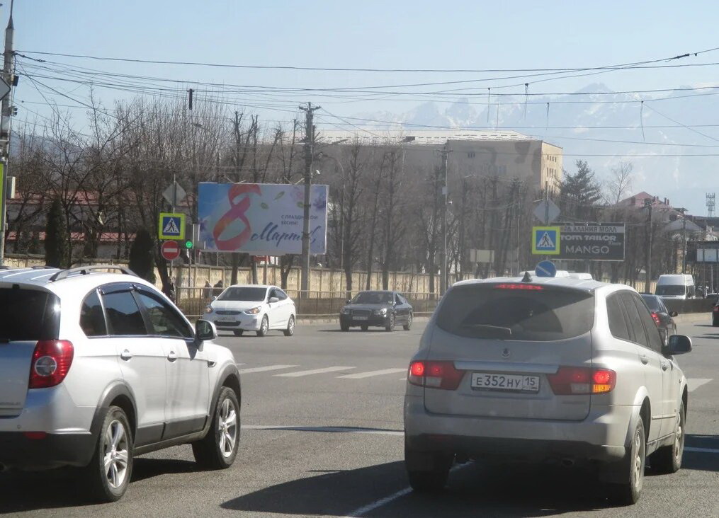 Фотография рекламного носителя, тип: Билборд 3x6, адрес: Доватора пр-т. Х Барбашова ул., поз.1, Владикавказ, Республика Северная Осетия – Алания, Россия. Сторона Б №465815