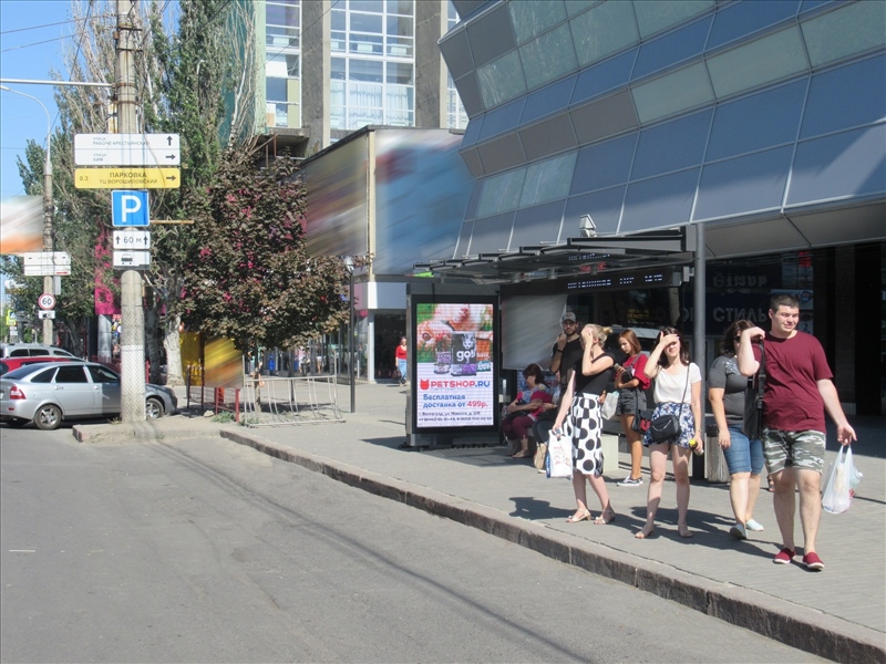 Фотография рекламного носителя, тип: Остановка 1.8x1.2, адрес: Рабоче-Крестьянская ул., ост. ТЦ Ворошиловский, Волгоград, Волгоградская область, Россия. Сторона А12 №618068