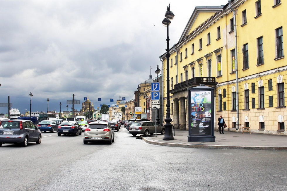 Фотография рекламного носителя, тип: Пиллар 3x1.4, адрес: Лейтенанта Шмидта наб., д.1 Х 7-я линия В.О. ул., Санкт-Петербург, Россия. Сторона А №724821