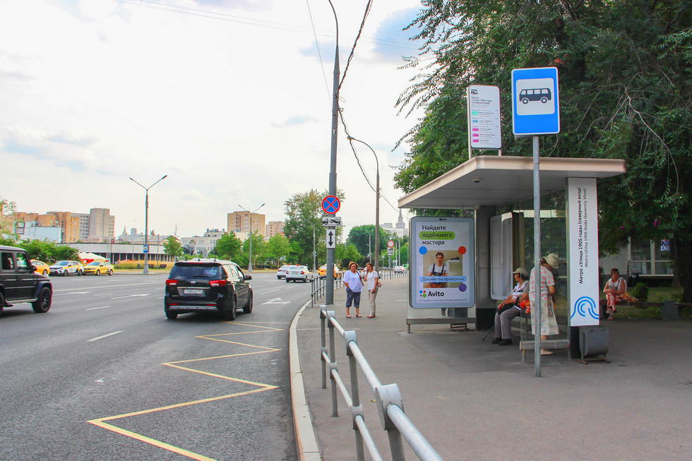 Фотография рекламного носителя, тип: Остановка 1.8x1.2, адрес: 1905 года ул., д.15, Москва, Россия. Сторона А1 №335196