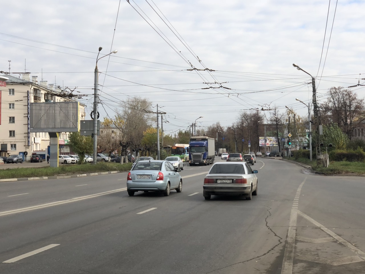 Фотография рекламного носителя, тип: Билборд 3x6, адрес: Московское ш, виадук, Нижний Новгород, Нижегородская область, Россия. Сторона B1-B3 №704985