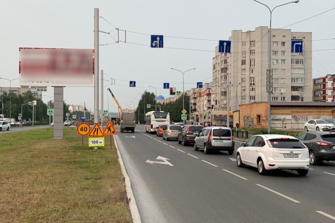 Фотография рекламного носителя, тип: Билборд 3x6, адрес: Мира пр-т., д.32, Сургут, Ханты-Мансийский автономный округ – Югра, Россия. Сторона А1 №960019