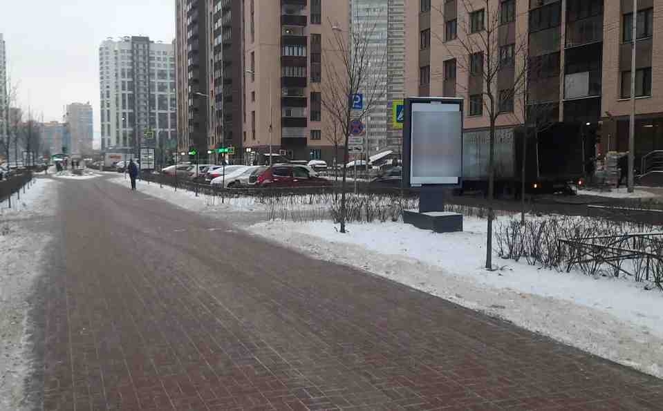 Фотография рекламного носителя, тип: Ситиформат 1.8x1.2, адрес: Мурино пос., Менделеева б-р., д.7 корп.2, поз.1, Ленинградская область, Россия. Сторона A №1047078