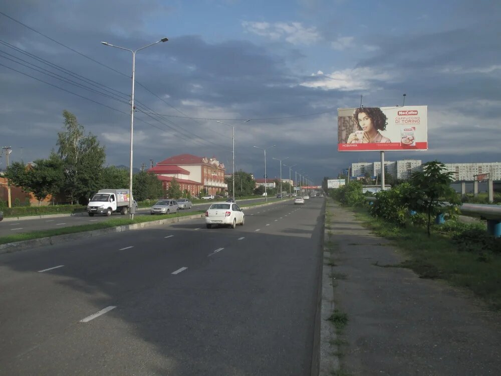 Фотография рекламного носителя, тип: Билборд 3x6, адрес: Доватора пр-т., 200м от магазина Грин-Дизайн, Владикавказ, Республика Северная Осетия – Алания, Россия. Сторона А №451678