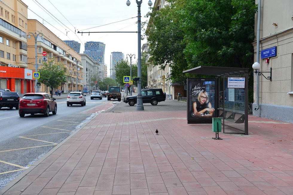 Фотография рекламного носителя, тип: Остановка 1.8x1.2, адрес: Мытная ул. Х Шухова ул., Москва, Россия. Сторона А №334890