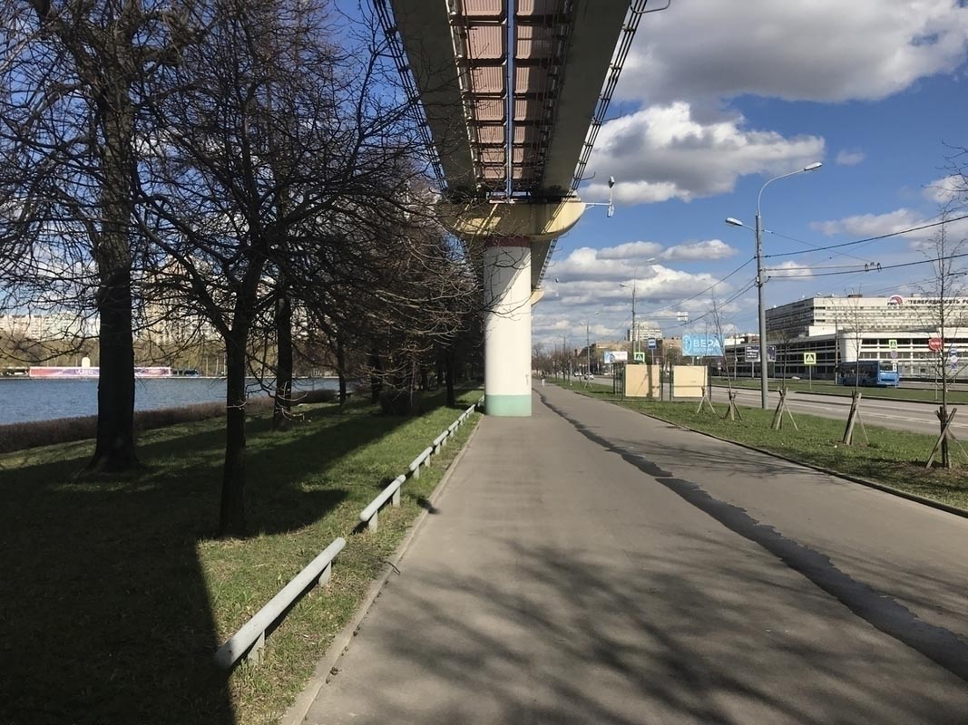 Фотография рекламного носителя, тип: Афиша 1.75x1.8, адрес: Академика Королева ул., ост. "Останкинский пруд", стенд 2, Москва, Россия. Сторона А2 №886491