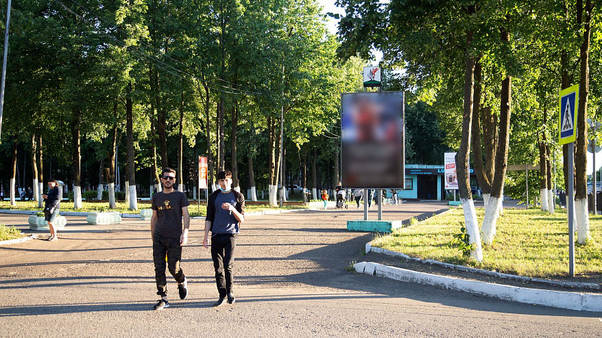 Фотография рекламного носителя, тип: Билборд 2x3, адрес: Мира пр-т. Х Нефтяников пр-т., поз.3, Елабуга, Республика Татарстан, Россия. Сторона B №952518