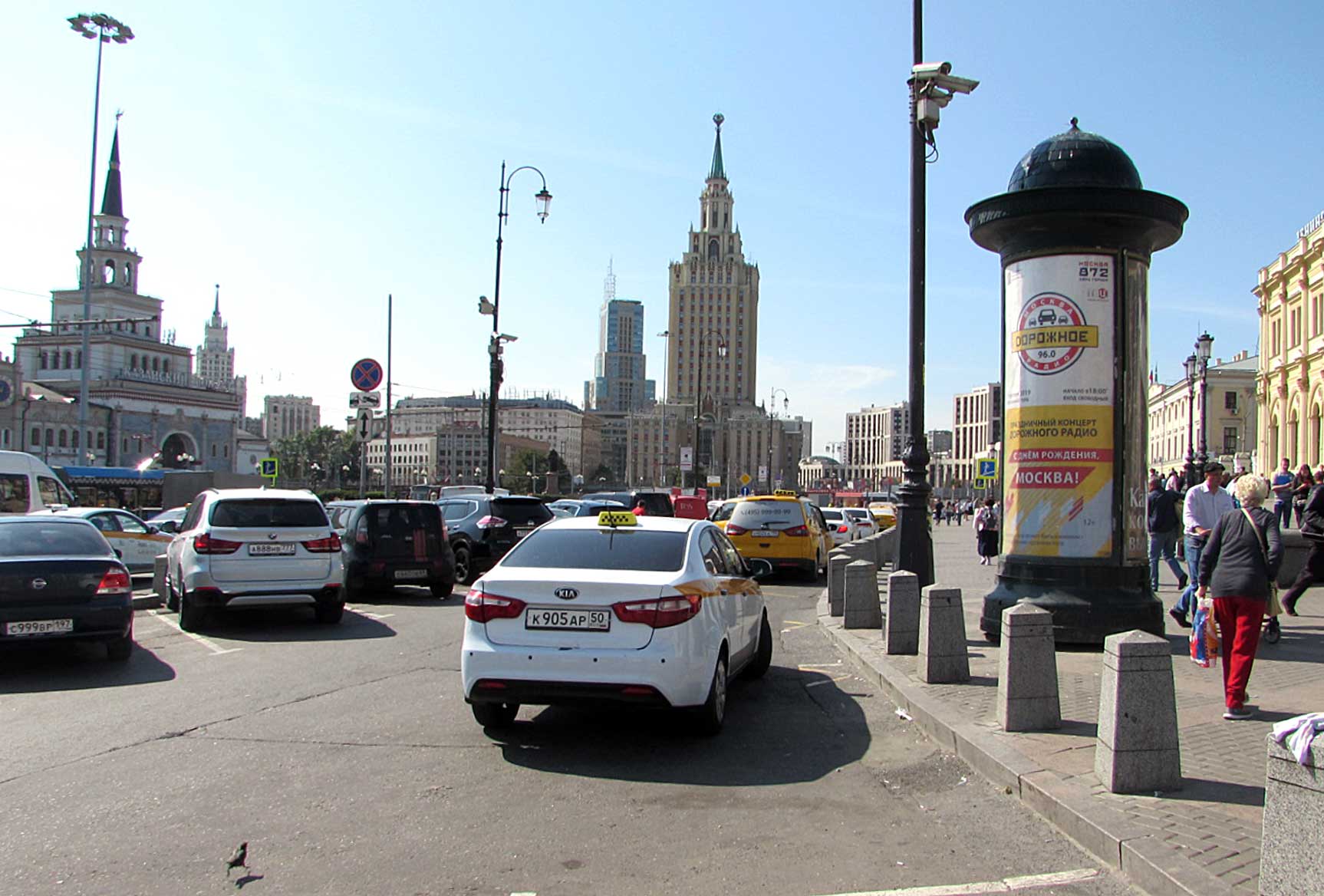 Фотография рекламного носителя, тип: Пиллар 3x1.4, адрес: Комсомольская пл., д.3, Москва, Россия. Сторона А №521964