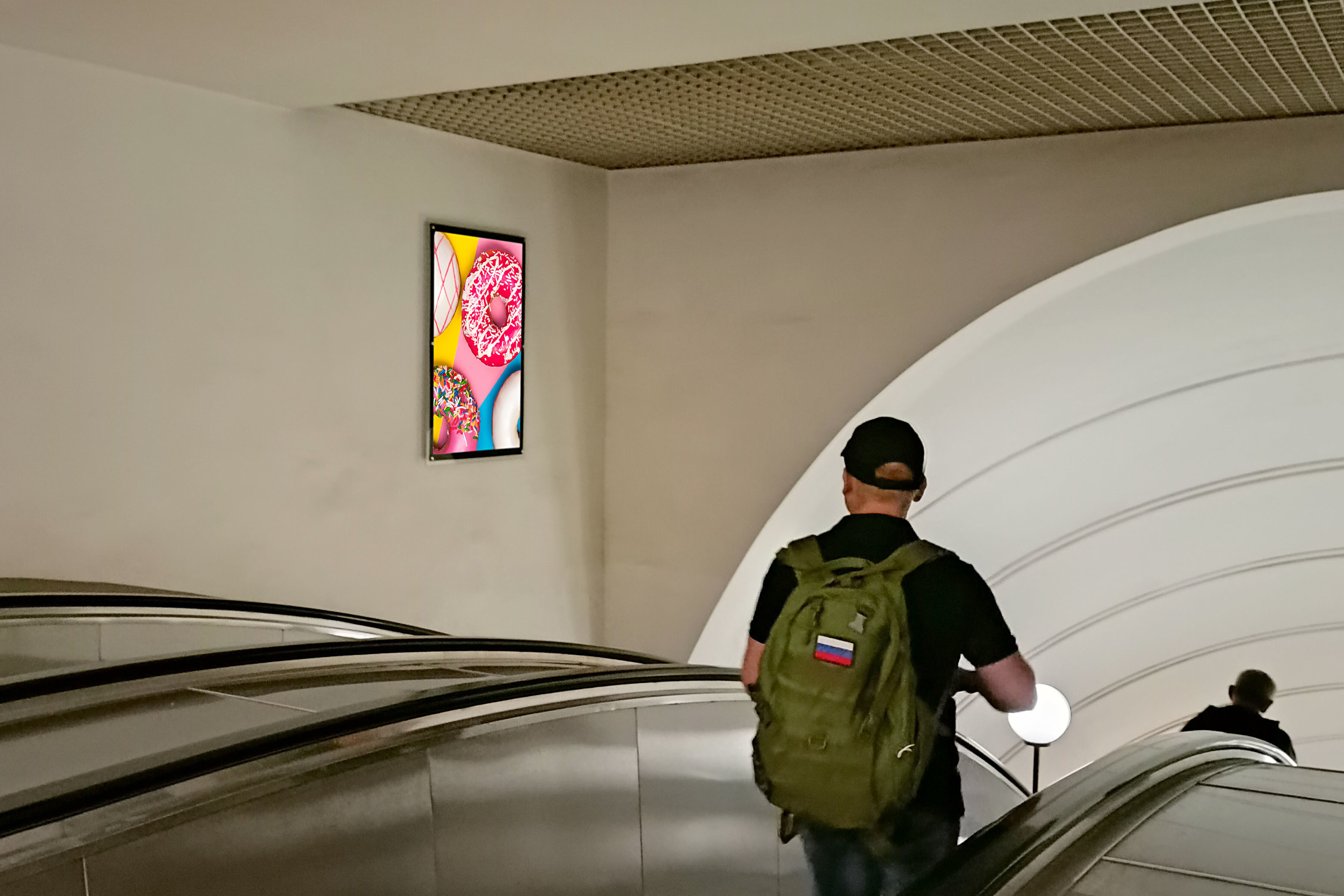 Фотография рекламного носителя, тип: Кристалайт, адрес: Станция метро «Трубная», линия Люблинско-Дмитровская, Москва, Россия. Сторона/вариант №1002001