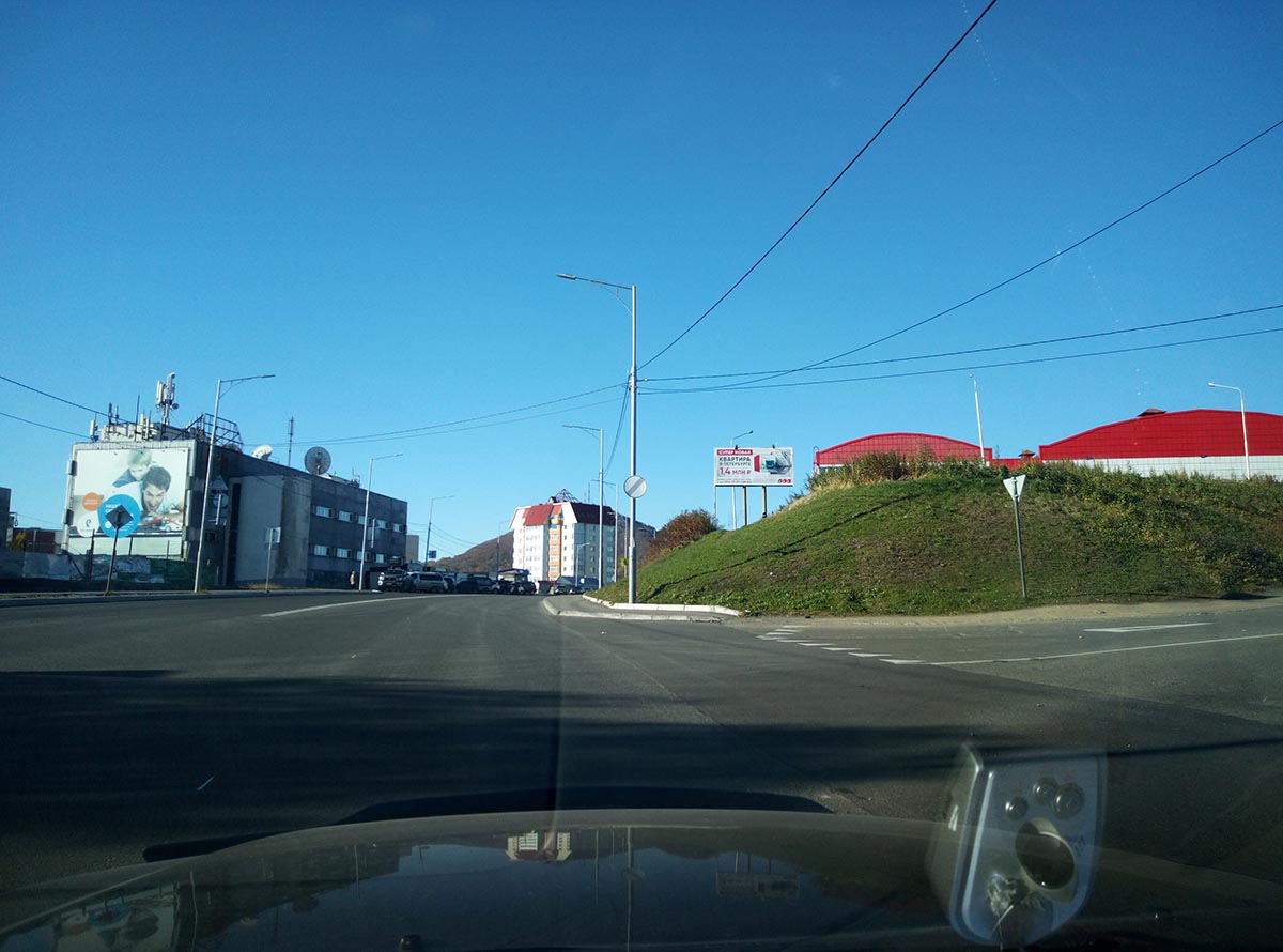 Фотография рекламного носителя, тип: Билборд 3x6, адрес: Циолковского пр-т., около ФОК Звездный, Петропавловск-Камчатский, Камчатский край, Россия. Сторона A №993688