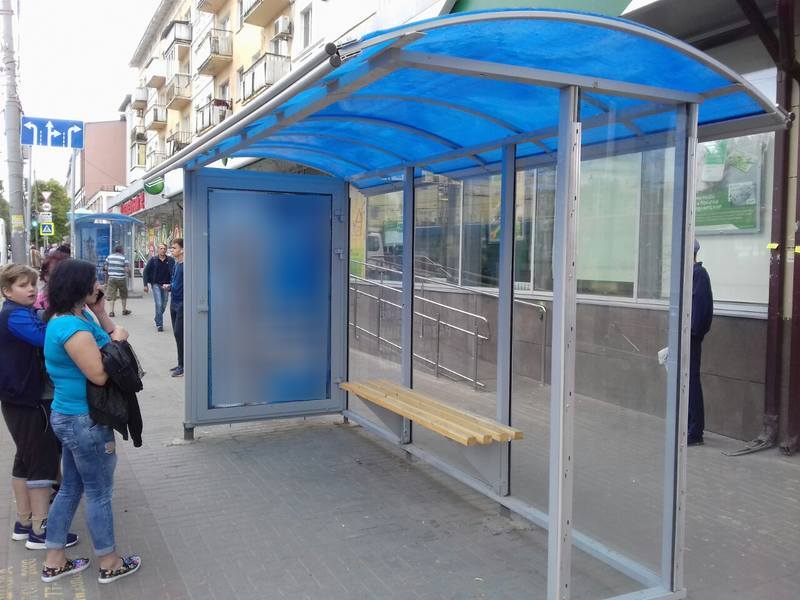 Фотография рекламного носителя, тип: Остановка 1.8x1.2, адрес: Аткарская ул. Х Привокзальная пл.,поз.1, Саратов, Саратовская область, Россия. Сторона A №842086