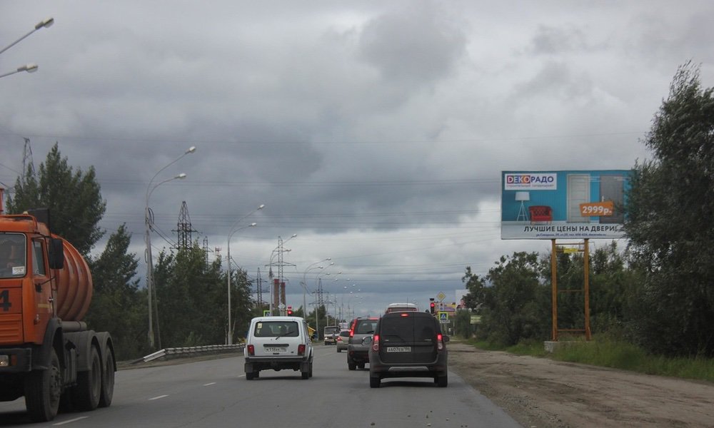 Фотография рекламного носителя, тип: Билборд 3x6, адрес: Индустриальная ул., ВДНХ, Нижневартовск, Ханты-Мансийский автономный округ – Югра, Россия. Сторона А №676200