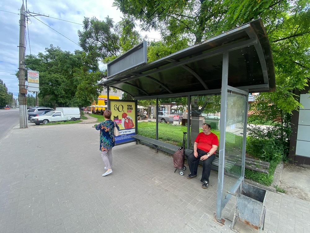 Фотография рекламного носителя, тип: Остановка 1.8x1.2, адрес: остановка 10 микрорайон, поз.2, Липецк, Липецкая область, Россия. Сторона А №810763