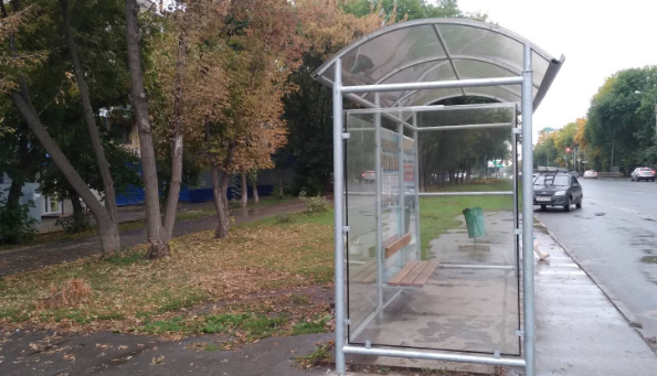 Фотография рекламного носителя, тип: Остановка 1.8x1.2, адрес: Советской Армии ул., Швейные машины ост., Самара, Самарская область, Россия. Сторона В2 №1080792