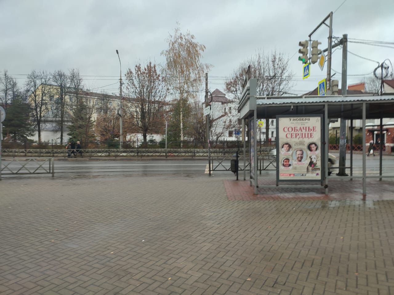 Фотография рекламного носителя, тип: Остановка 1.8x1.2, адрес: Республиканская ул., д.3, ост. Завод Красный Маяк, Ярославль, Ярославская область, Россия. Сторона С2 №1079659