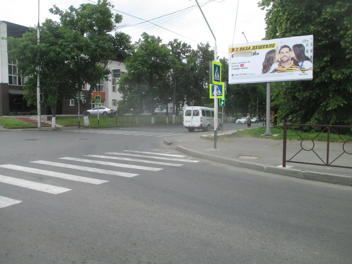 Фотография рекламного носителя, тип: Билборд 3x6, адрес: Пушкинская ул., д.13 Х Шмулевича ул., д.8, Владикавказ, Республика Северная Осетия – Алания, Россия. Сторона А №451805