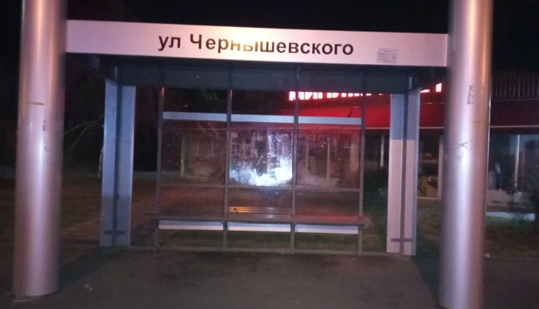 Фотография рекламного носителя, тип: Остановка 1.8x1.2, адрес: Ипподромная ул., д.1/3, Краснодар, Краснодарский край, Россия. Сторона А3 №597017