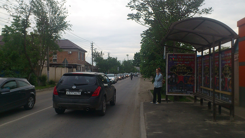 Фотография рекламного носителя, тип: Остановка 1.8x1.2, адрес: Жлобы ул., д.111, ост."1 Мая", Краснодар, Краснодарский край, Россия. Сторона А4 №597575