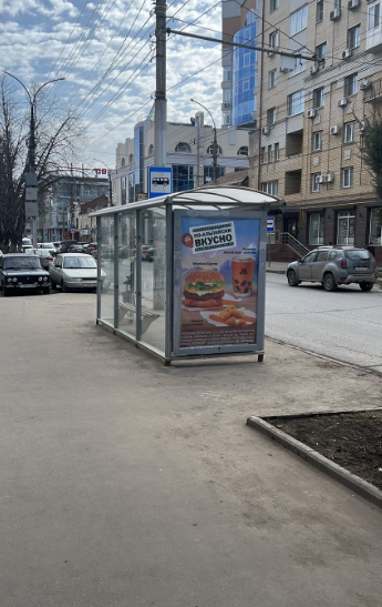 Фотография рекламного носителя, тип: Остановка 1.8x1.2, адрес: Советская ул., ост. Чапаева СГАУ, Саратов, Саратовская область, Россия. Сторона Б №586028