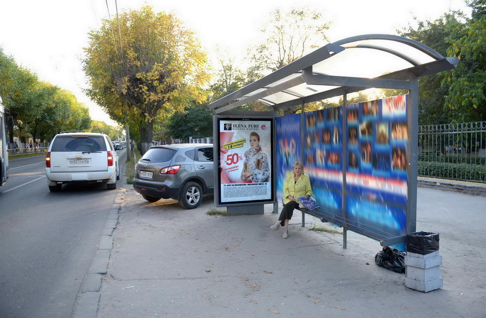 Фотография рекламного носителя, тип: Остановка 1.8x1.2, адрес: Есенина ул., д.46, Рязань, Рязанская область, Россия. Сторона А №574248