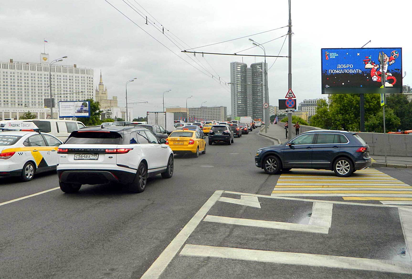 Фотография рекламного носителя, тип: Билборд 3x6, адрес: Кутузовский пр-т., д.5/3, Москва, Россия. Сторона Аh1-Аh4 №945489