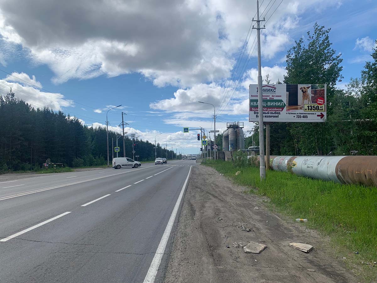 Фотография рекламного носителя, тип: Билборд 3x6, адрес: Нефтеюганское ш., д.58, Сургут, Ханты-Мансийский автономный округ – Югра, Россия. Сторона А №440347