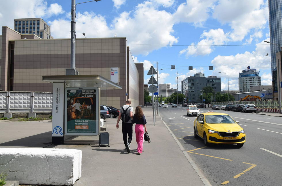 Фотография рекламного носителя, тип: Остановка 1.8x1.2, адрес: Красногвардейский 1-ый пр-зд. Х А.Овсиенко ул., Москва, Россия. Сторона Б №334647