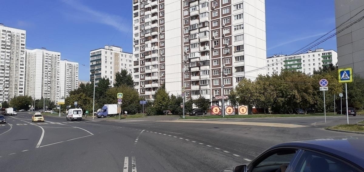 Фотография рекламного носителя, тип: Афиша 1.75x1.8, адрес: Черемушкинская Б. ул., д.11, н-в, пересечение с ул. Шверника, стенд 3, Москва, Россия. Сторона А1 №887530