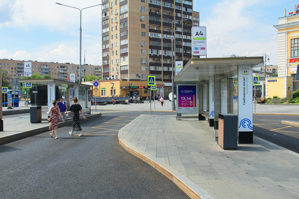 Фотография рекламного носителя, тип: Остановка 1.8x1.2, адрес: Савеловского вокзала пл., ост. "Савеловского вокзала пл.", поз.4, Москва, Россия. Сторона А №1005022