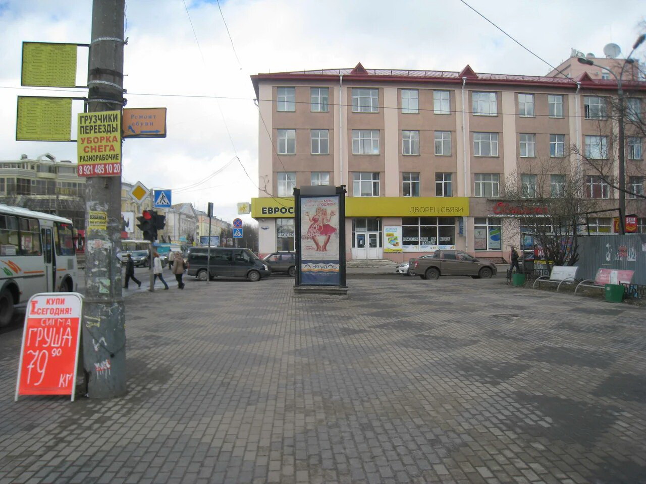 Фотография рекламного носителя, тип: Пиллар 3x1.4, адрес: Троицкий пр-т. Х Поморская ул., поз.3, Архангельск, Архангельская область, Россия. Сторона А №766073