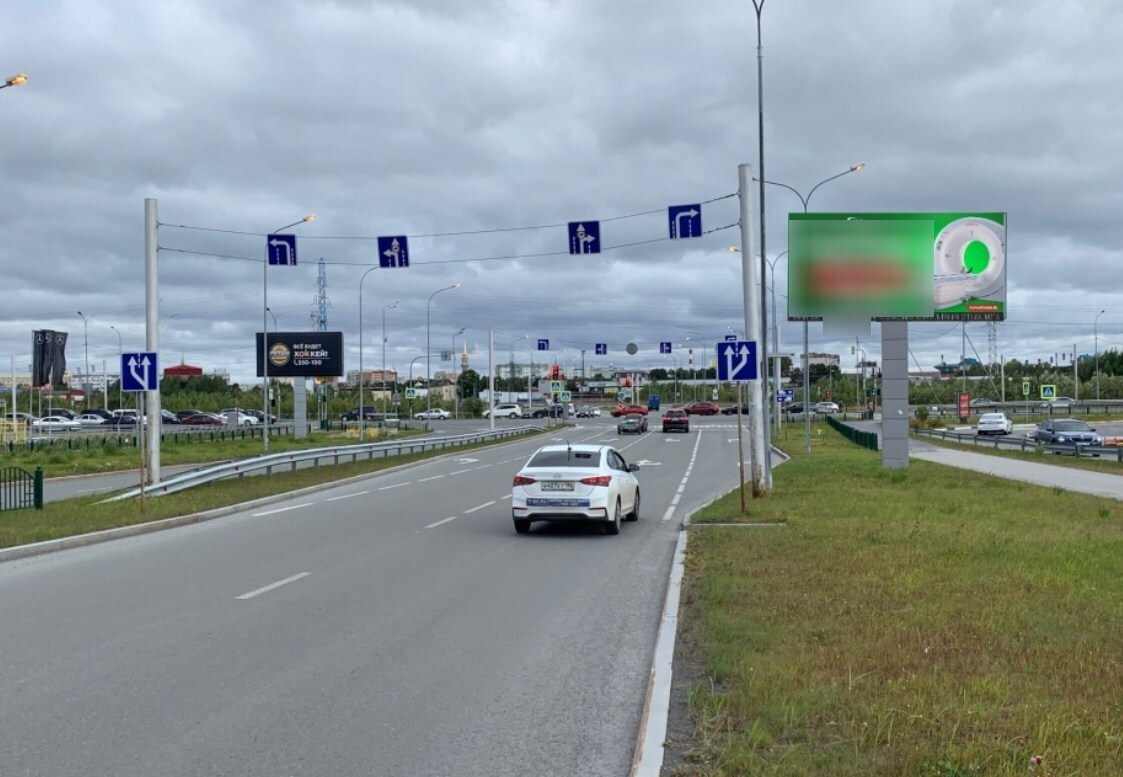 Фотография рекламного носителя, тип: Билборд 3x6, адрес: Никольская ул., 50м после выезда с парковки ТРЦ Сити Молл, Сургут, Ханты-Мансийский автономный округ – Югра, Россия. Сторона А №960098