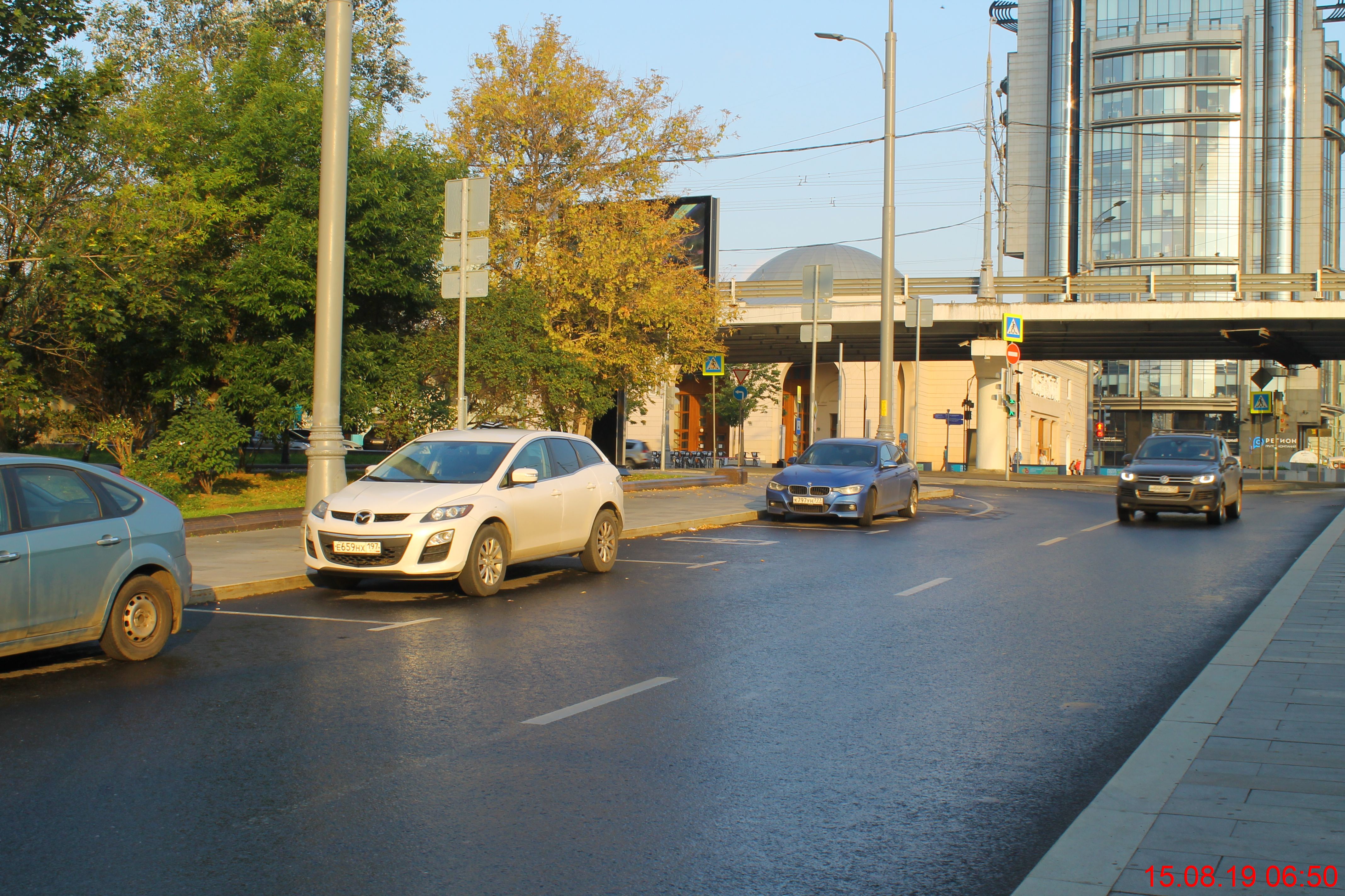 Фотография рекламного носителя, тип: Ситиборд 2.7x3.7, адрес: Крымский пр-зд. Х Фрунзенская наб., д.2/1, Москва, Россия. Сторона B №771341