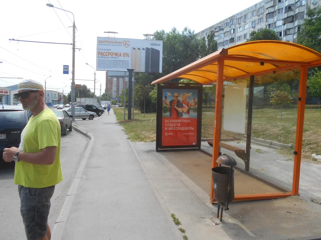 Фотография рекламного носителя, тип: Остановка 1.8x1.2, адрес: Королева пр-т., ост. ВорР "Вологодская", поз.1, Ростов-на-Дону, Ростовская область, Россия. Сторона А №622205