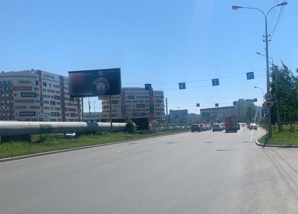 Фотография рекламного носителя, тип: Билборд 3x6, адрес: Пролетарский пр-т., д.11 Х Университетская ул., Сургут, Ханты-Мансийский автономный округ – Югра, Россия. Сторона А №960050