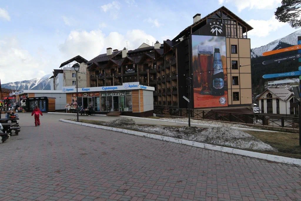 Фотография рекламного носителя, тип: Медиафасад, адрес: Архыз с., ГК Романтик, Черкесск, Республика Карачаево-Черкесия, Россия. Сторона А1-А10 №1072671