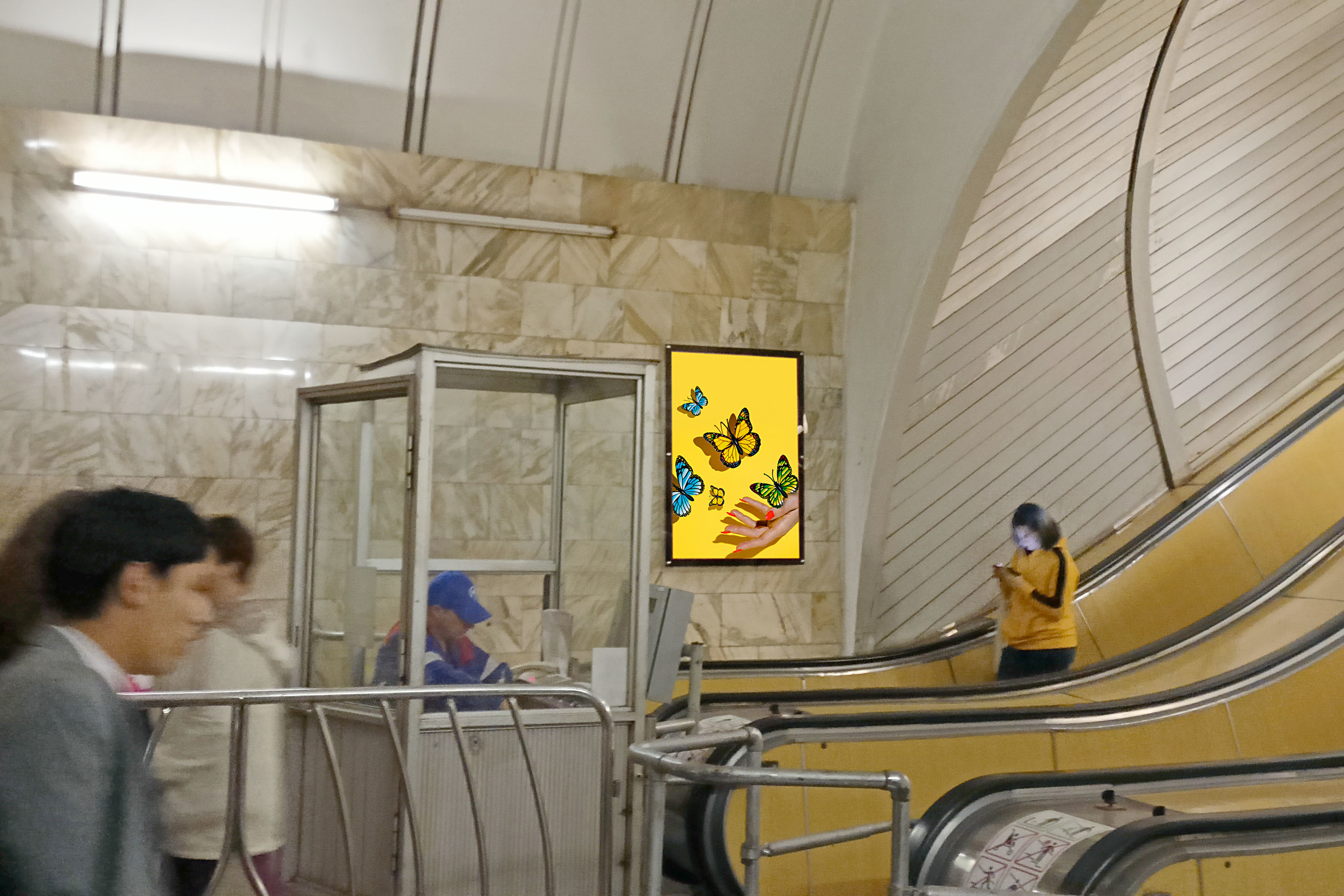 Фотография рекламного носителя, тип: Кристалайт, адрес: Станция метро «Римская», линия Люблинско-Дмитровская, Москва, Россия. Сторона/вариант №1001996