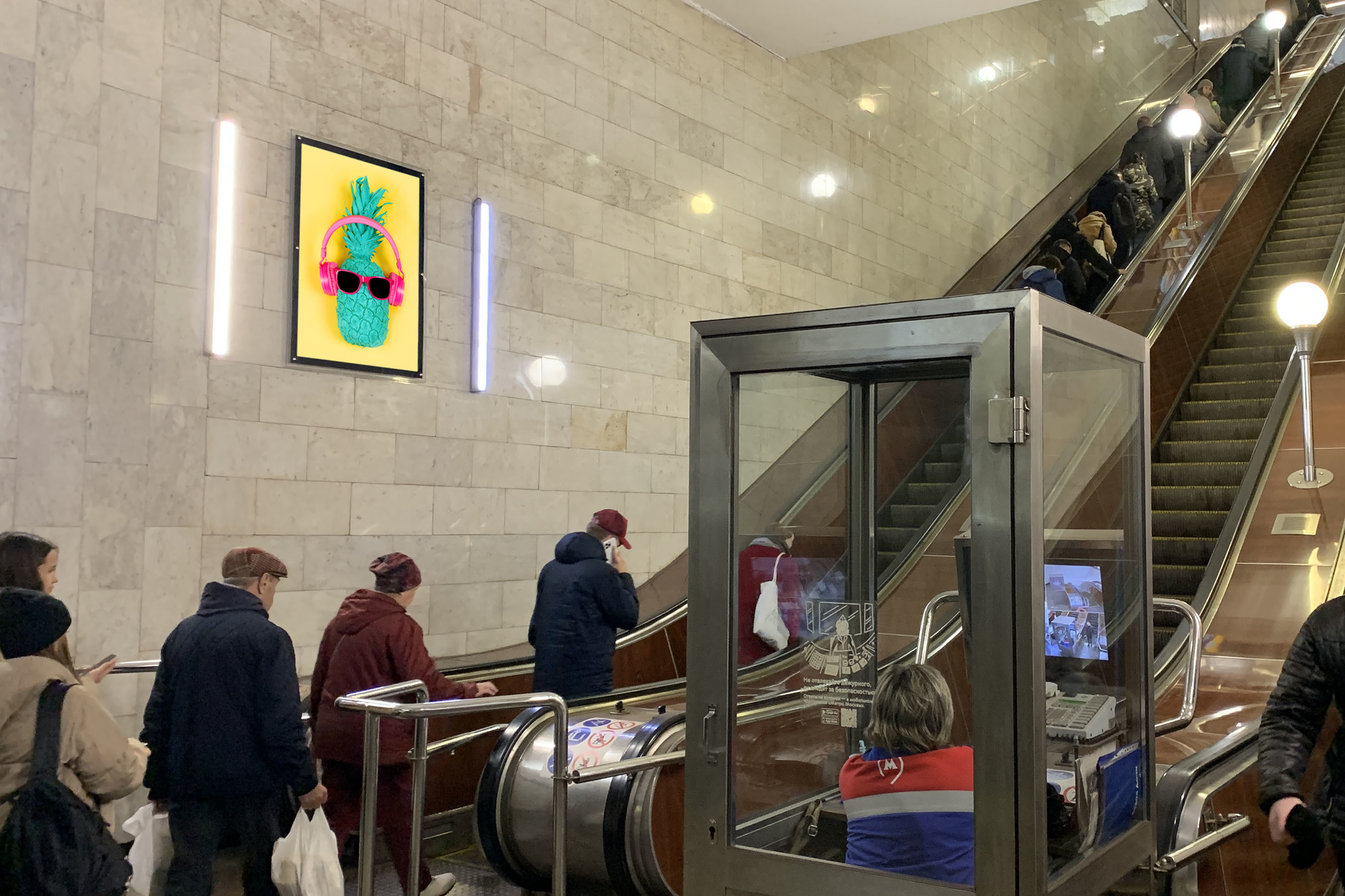 Фотография рекламного носителя, тип: Кристалайт, адрес: Станция метро «Черкизовская», линия Сокольническая, Москва, Россия. Сторона/вариант №1001742