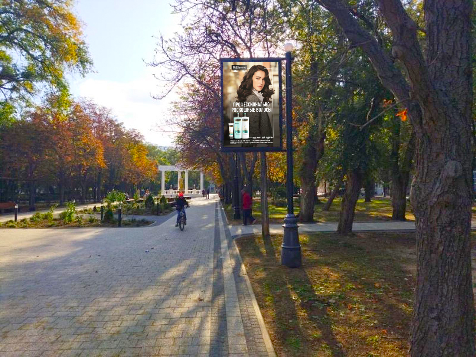 Фотография рекламного носителя, тип: Ситиформат 1.8x1.2, адрес: Сквер Городской Сад, памятник Доброму Гению, Феодосия, Республика Крым, Россия. Сторона A №958431