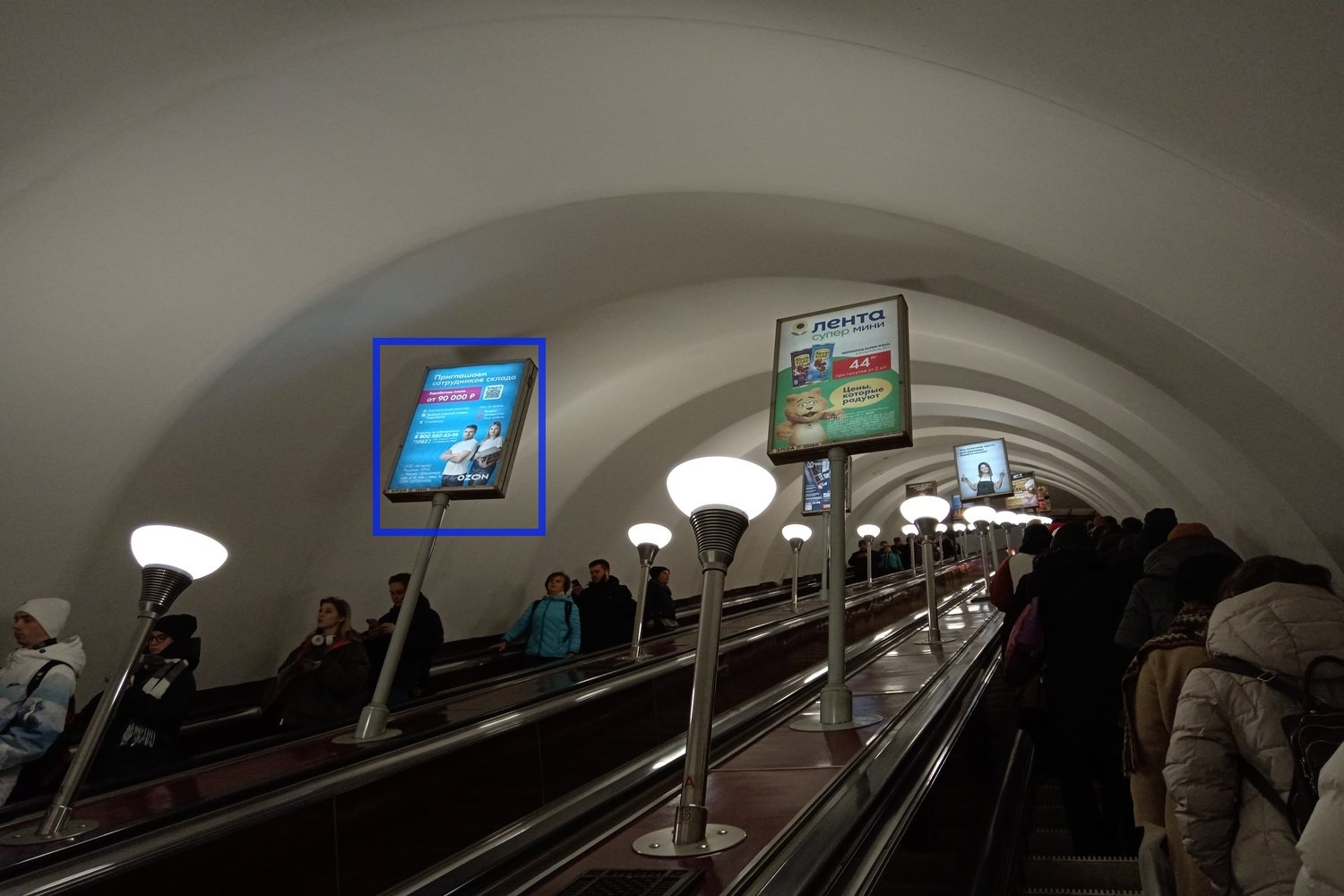 Фотография рекламного носителя, тип: Лайтбокс, адрес: Станция метро «Звездная», линия Московско-Петроградская, Санкт-Петербург, Россия. Сторона/вариант А №1062002